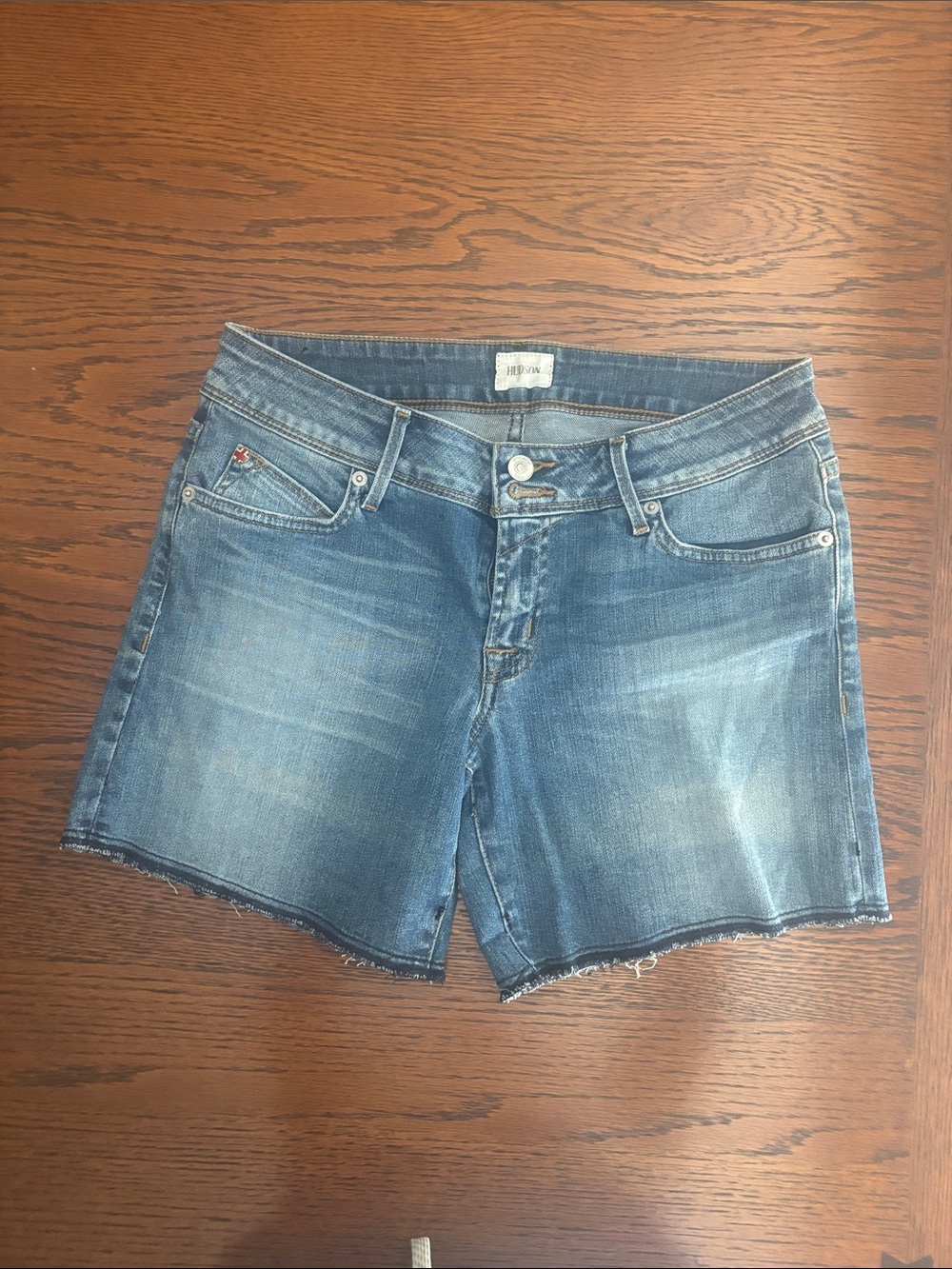 Hudson croxley mid thigh shorts